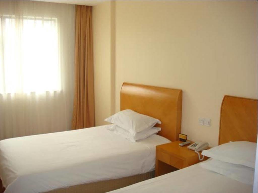 7 Days Inn Shanghai Xujiahui Caobao Road Subway Station Branch Xuhui Eksteriør billede