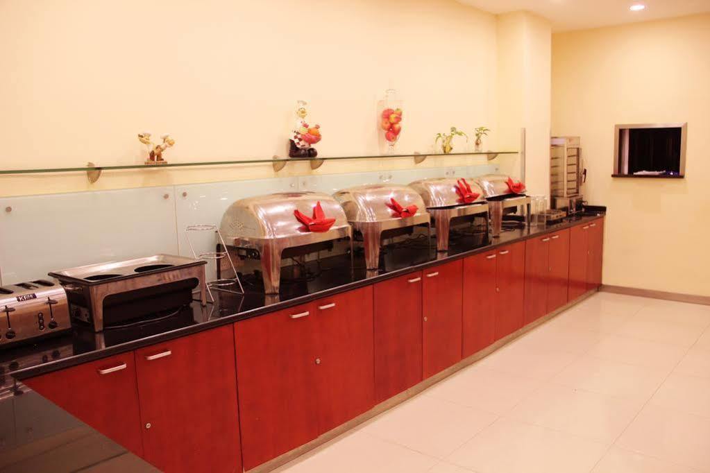 7 Days Inn Shanghai Xujiahui Caobao Road Subway Station Branch Xuhui Eksteriør billede