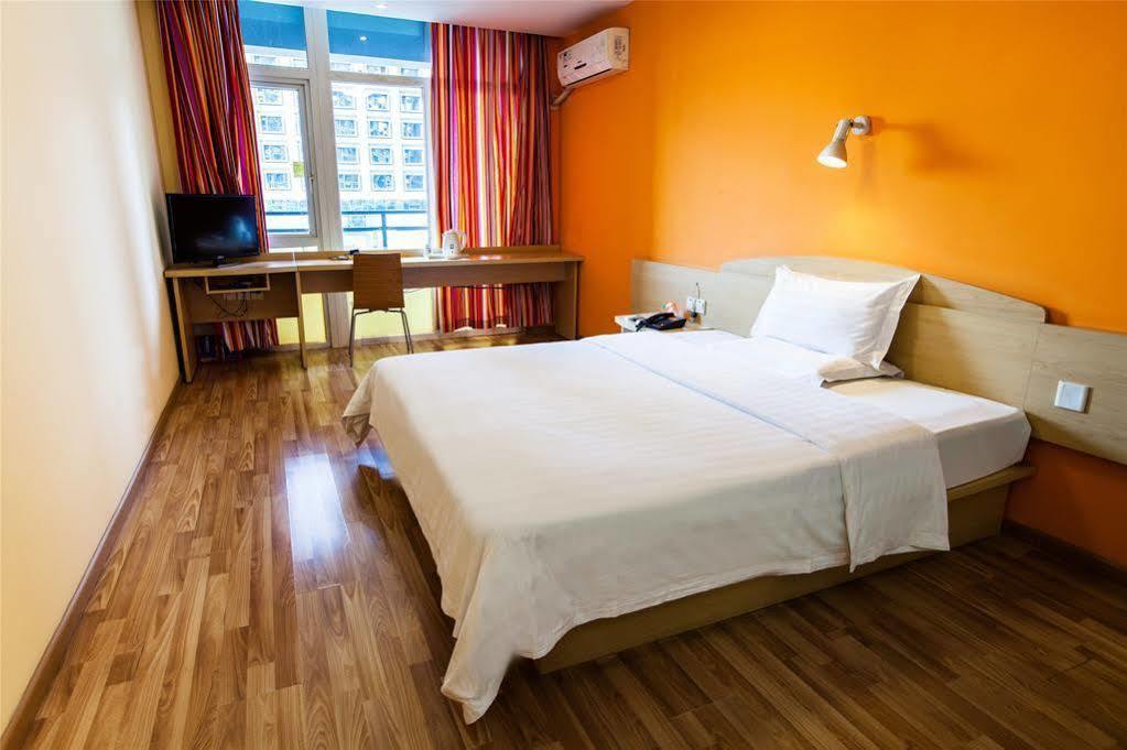 7 Days Inn Shanghai Xujiahui Caobao Road Subway Station Branch Xuhui Eksteriør billede
