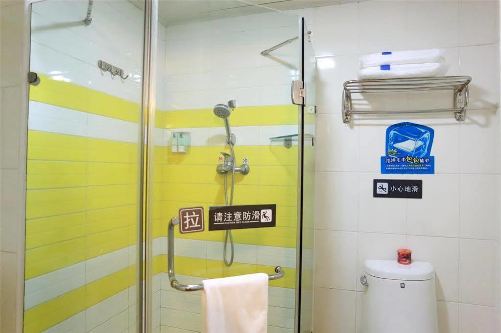 7 Days Inn Shanghai Xujiahui Caobao Road Subway Station Branch Xuhui Eksteriør billede