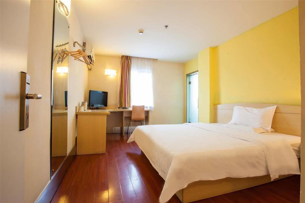 7 Days Inn Shanghai Xujiahui Caobao Road Subway Station Branch Xuhui Eksteriør billede
