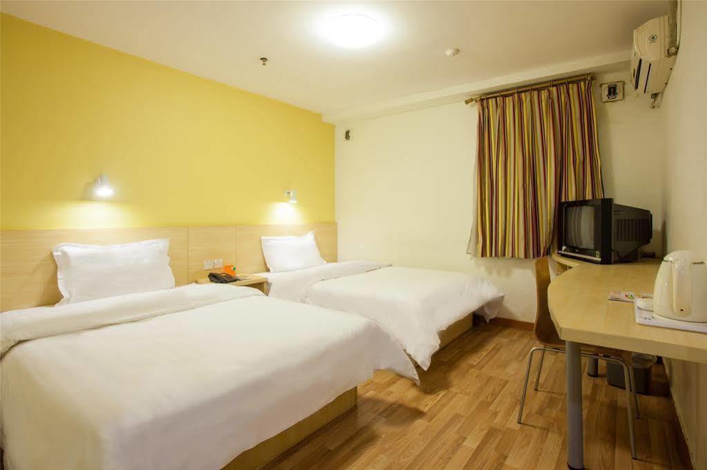 7 Days Inn Shanghai Xujiahui Caobao Road Subway Station Branch Xuhui Eksteriør billede