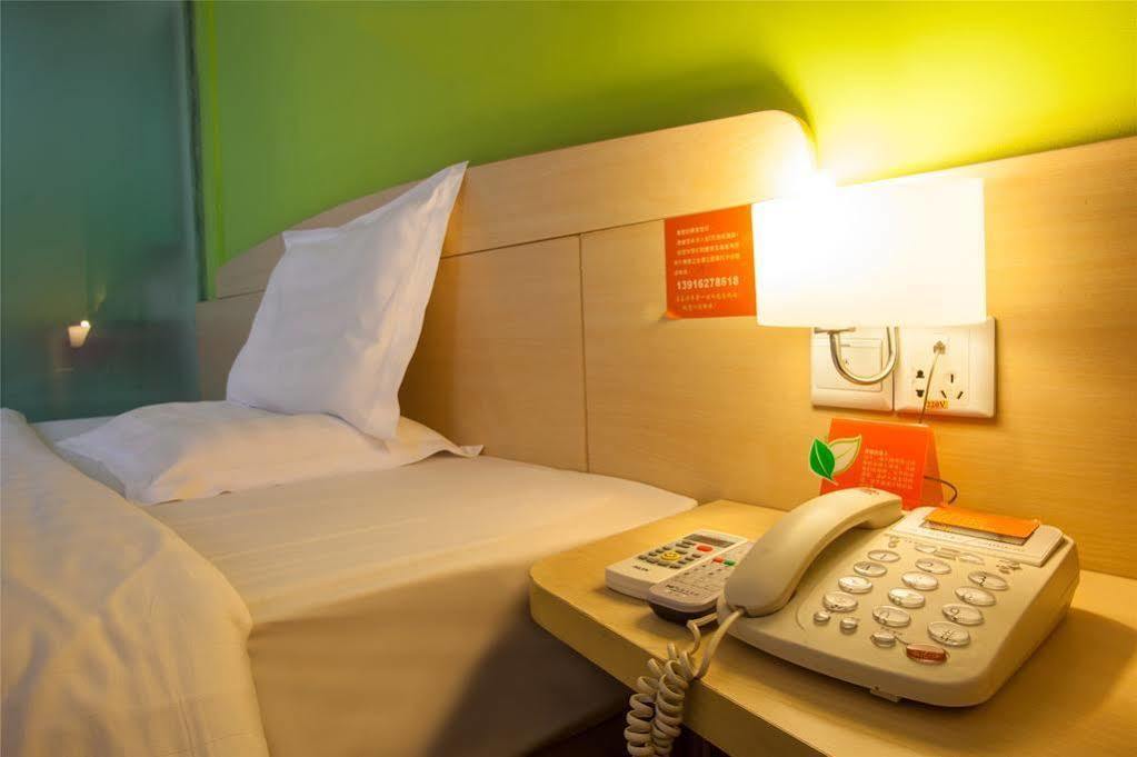 7 Days Inn Shanghai Xujiahui Caobao Road Subway Station Branch Xuhui Eksteriør billede