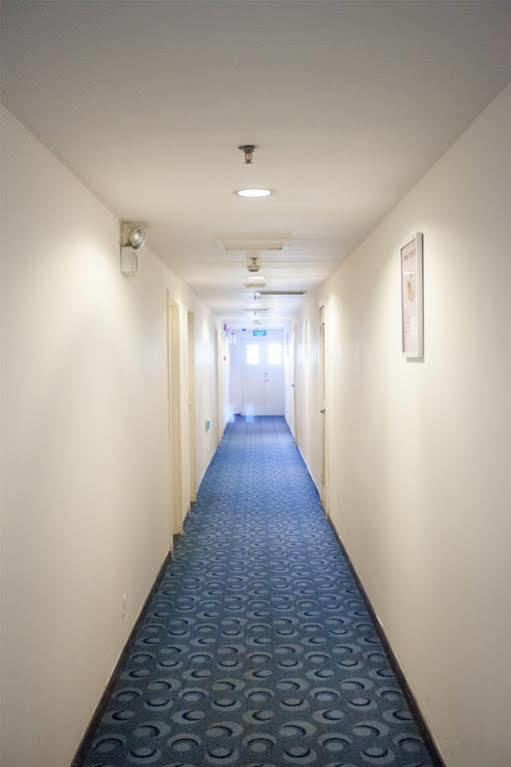 7 Days Inn Shanghai Xujiahui Caobao Road Subway Station Branch Xuhui Eksteriør billede